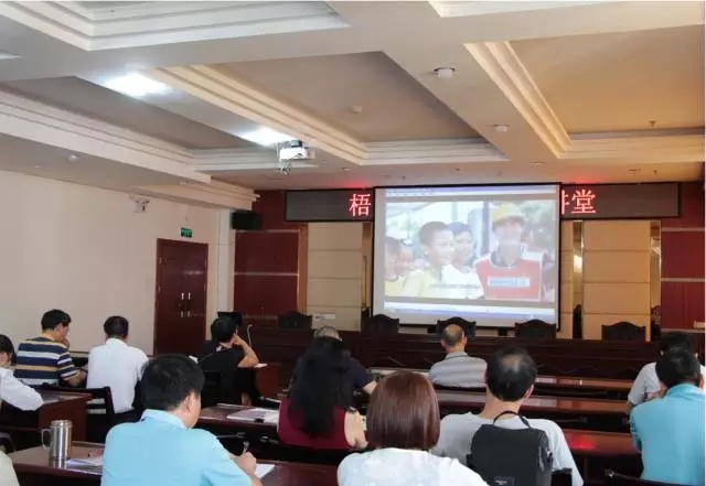 結合黨員活動日開展創(chuàng)建“美好社區(qū)”活動