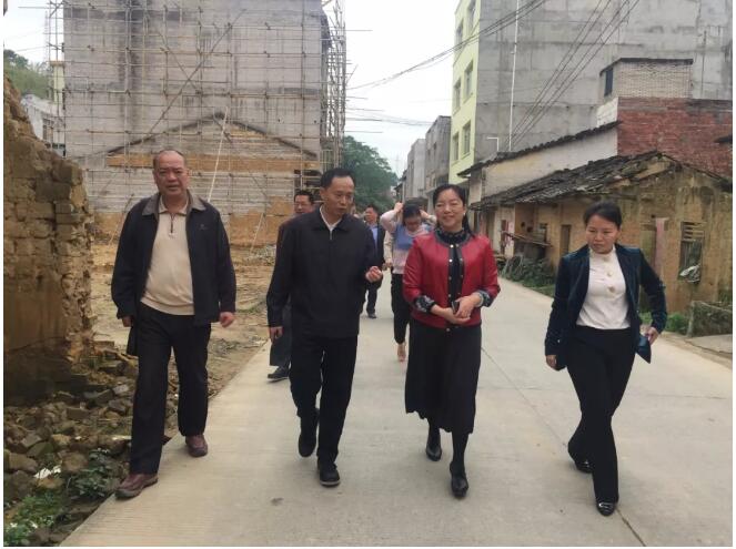 市總工會黨組書記、常務(wù)副主席梁耀忠到掛點幫扶村調(diào)研