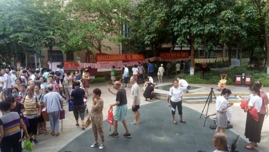 2021年9月17日市總工會(huì)聯(lián)合職工燈謎協(xié)會(huì)來(lái)到藍(lán)天港灣小區(qū)舉辦&ldquo;我們的節(jié)日.中秋&rdquo;燈謎展猜及詩(shī)詞協(xié)會(huì)進(jìn)機(jī)關(guān)、社區(qū)、家庭宣傳活動(dòng)4