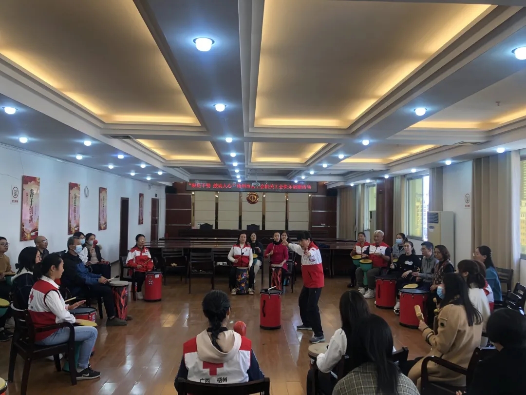 這鼓聲有魔力，讓你越聽(tīng)越快樂(lè)