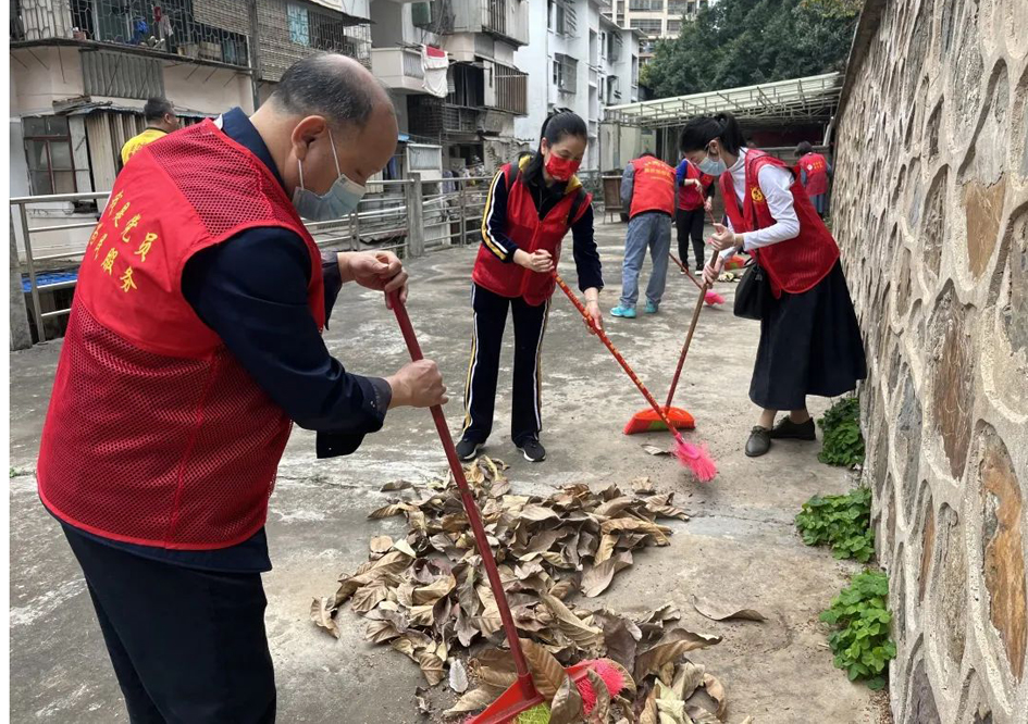 群力協(xié)作同清潔，學(xué)習(xí)雷鋒好榜樣