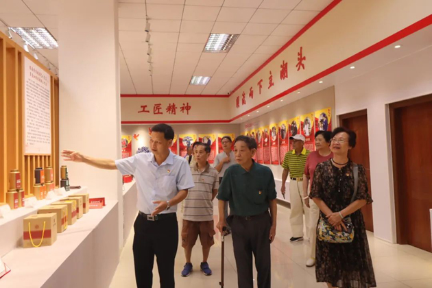 退休不褪色，丹心永向黨丨市總工會退休黨支部開展主題黨日活動