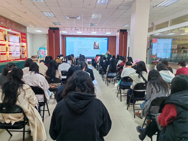 “花”樣過(guò)節(jié)，綻放巾幗芳華系列（七）丨市總工會(huì)舉辦主題詩(shī)歌講座感悟語(yǔ)言魅力