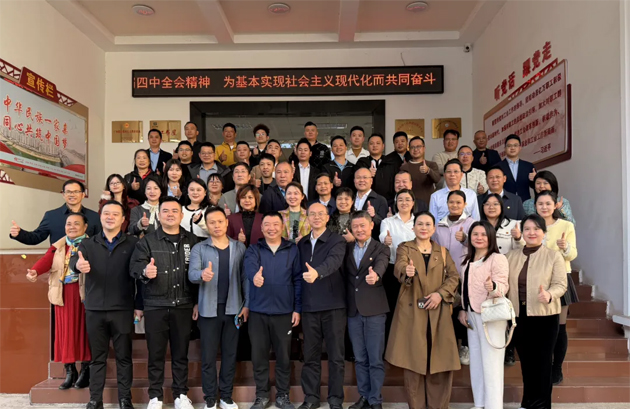 翰墨飄香迎“家人”，共話發(fā)展譜新篇｜我市多家基層工會(huì)及社會(huì)組織走進(jìn)市職工之家觀展交流