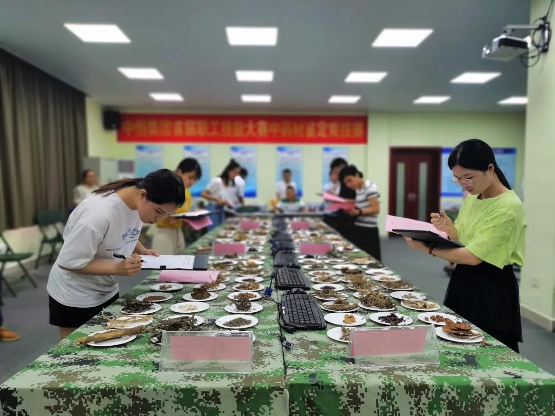 梧州郵政分公司開展送清涼慰問活動(dòng)