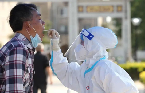 今天，看見她們